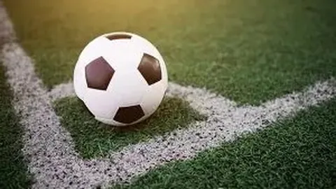 邓紫棋与男友合影Angelababy，一动作引网友热议